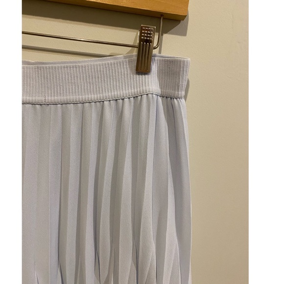 H&M pleated skirt in pale blue - Picture 3 of 3